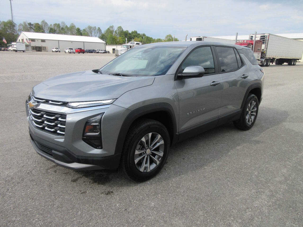 Used 2026 Chevrolet Equinox LT FWD image 2