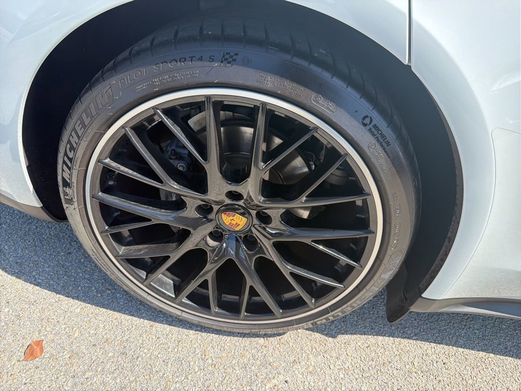 Used 2022 Porsche Panamera image 31