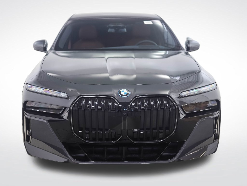 Used 2026 BMW 750e xDrive AWD/4WD image 6
