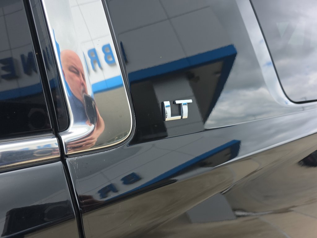 Used 2017 Chevrolet Suburban LT RWD image 14