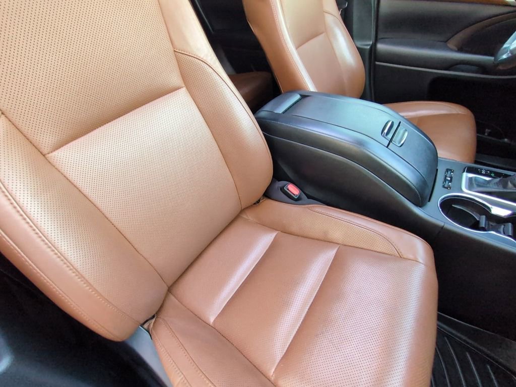 Used 2018 Toyota Highlander Limited image 27