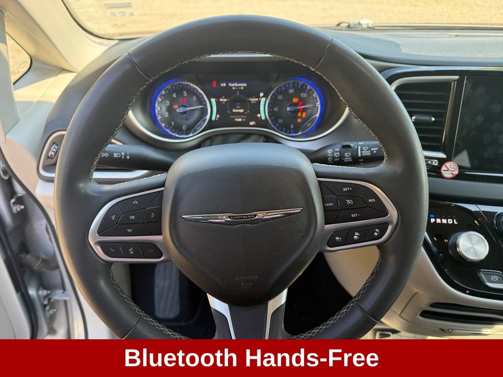 Used 2023 Chrysler Pacifica Touring-L FWD image 15
