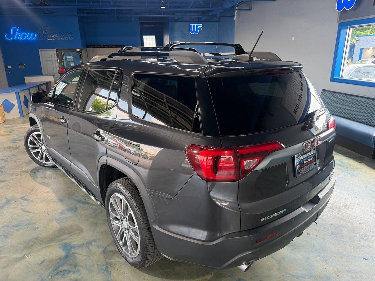 Used 2017 GMC Acadia SLT AWD/4WD image 12