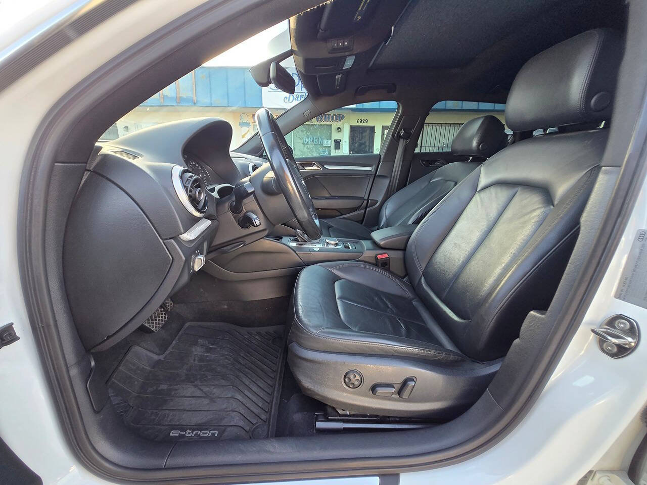 Used 2016 Audi A3 e-tron Premium Plus w/ Premium Plus Package FWD image 22