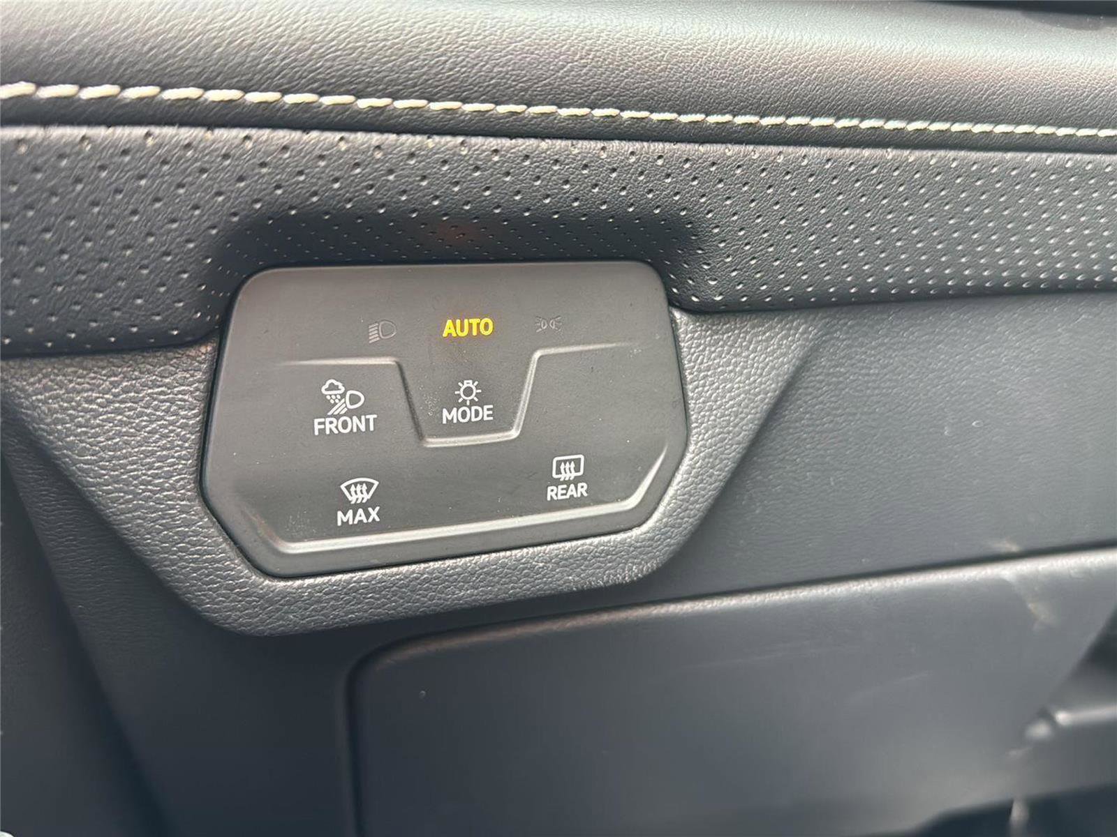 Used 2024 Volkswagen Atlas SE image 17