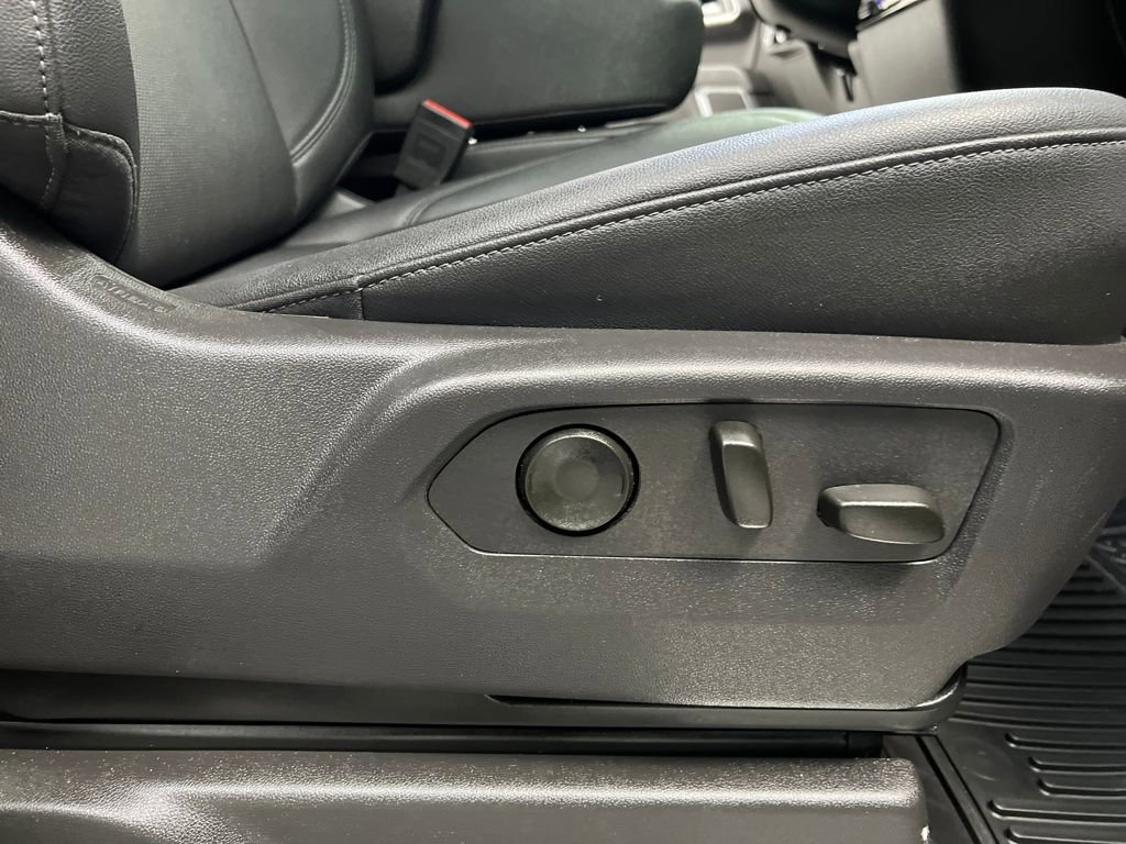 Used 2025 GMC Sierra 1500 SLT image 27