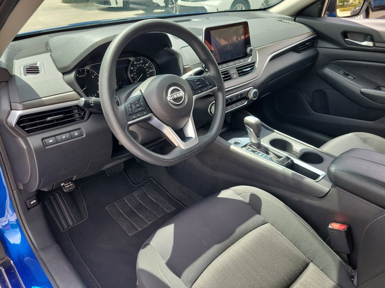 Used 2025 Nissan Altima 2.5 SV image 14