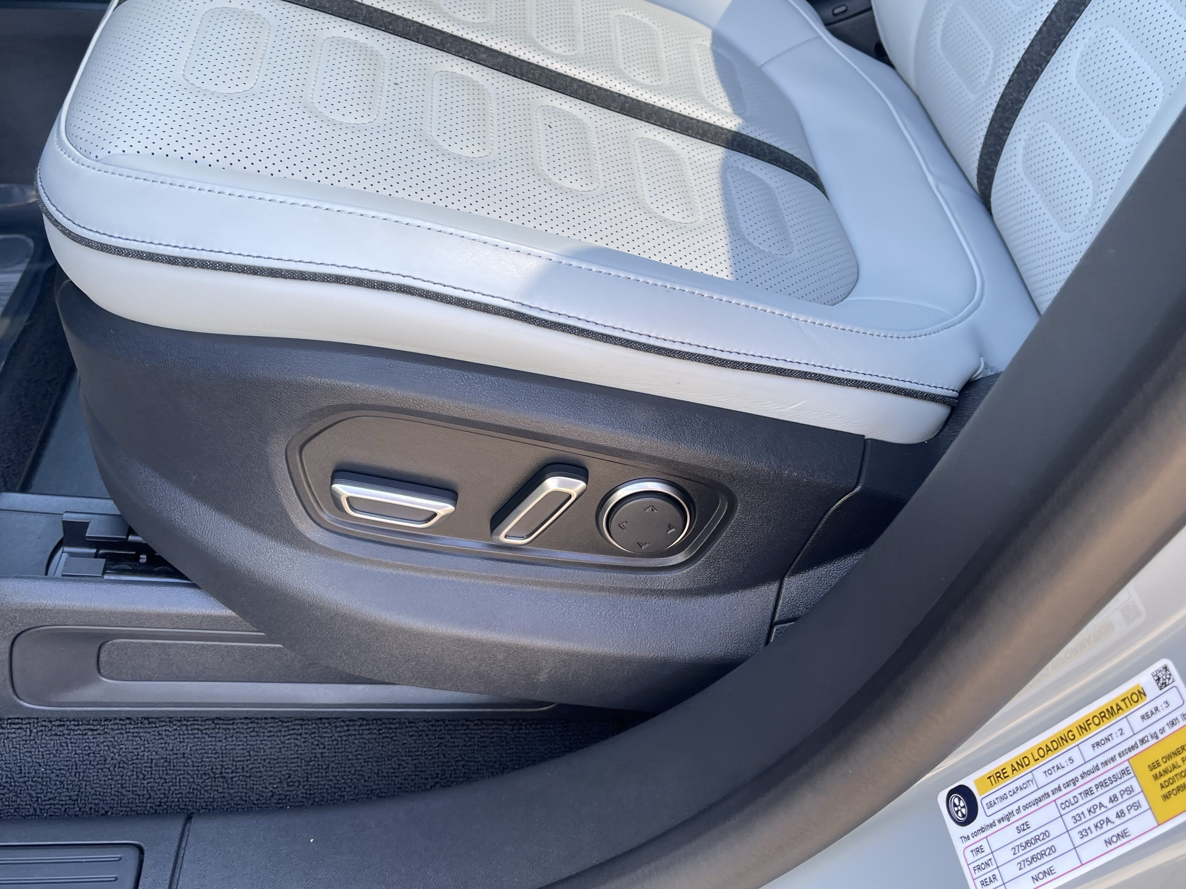 Used 2025 Rivian R1T Adventure AWD/4WD image 20