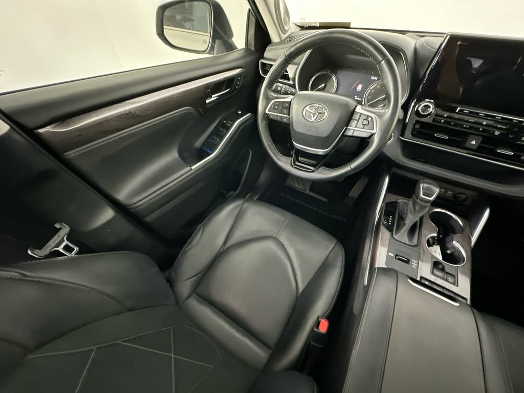 Used 2022 Toyota Highlander Platinum FWD image 9
