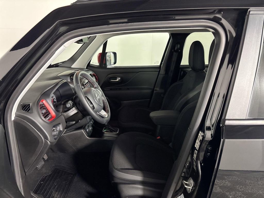 Used 2023 Jeep Renegade Latitude w/ Sun/Sound Group image 11