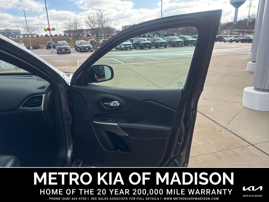 Used 2021 Jeep Cherokee Latitude Lux 80th Anniv w/ Quick Order Package 26U 80TH image 39