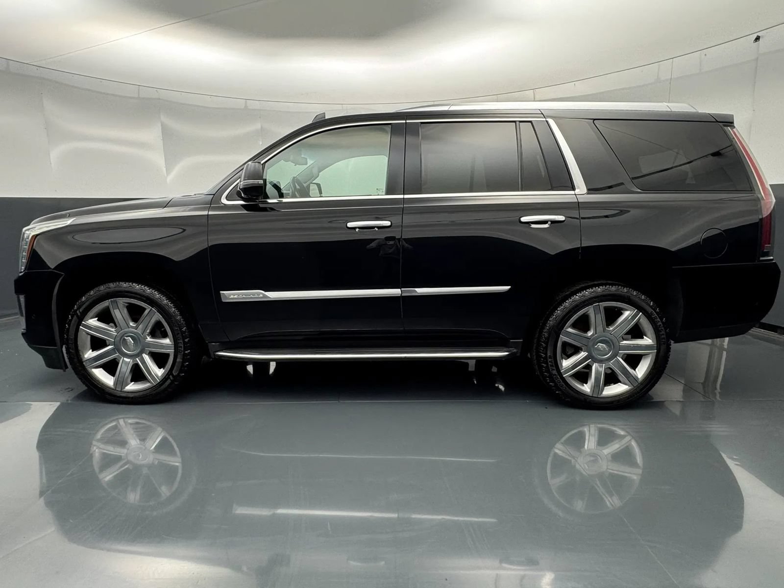 Used 2019 Cadillac Escalade Luxury AWD/4WD image 18