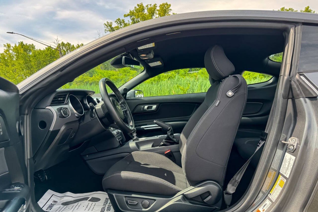 Used 2022 Ford Mustang GT RWD image 25