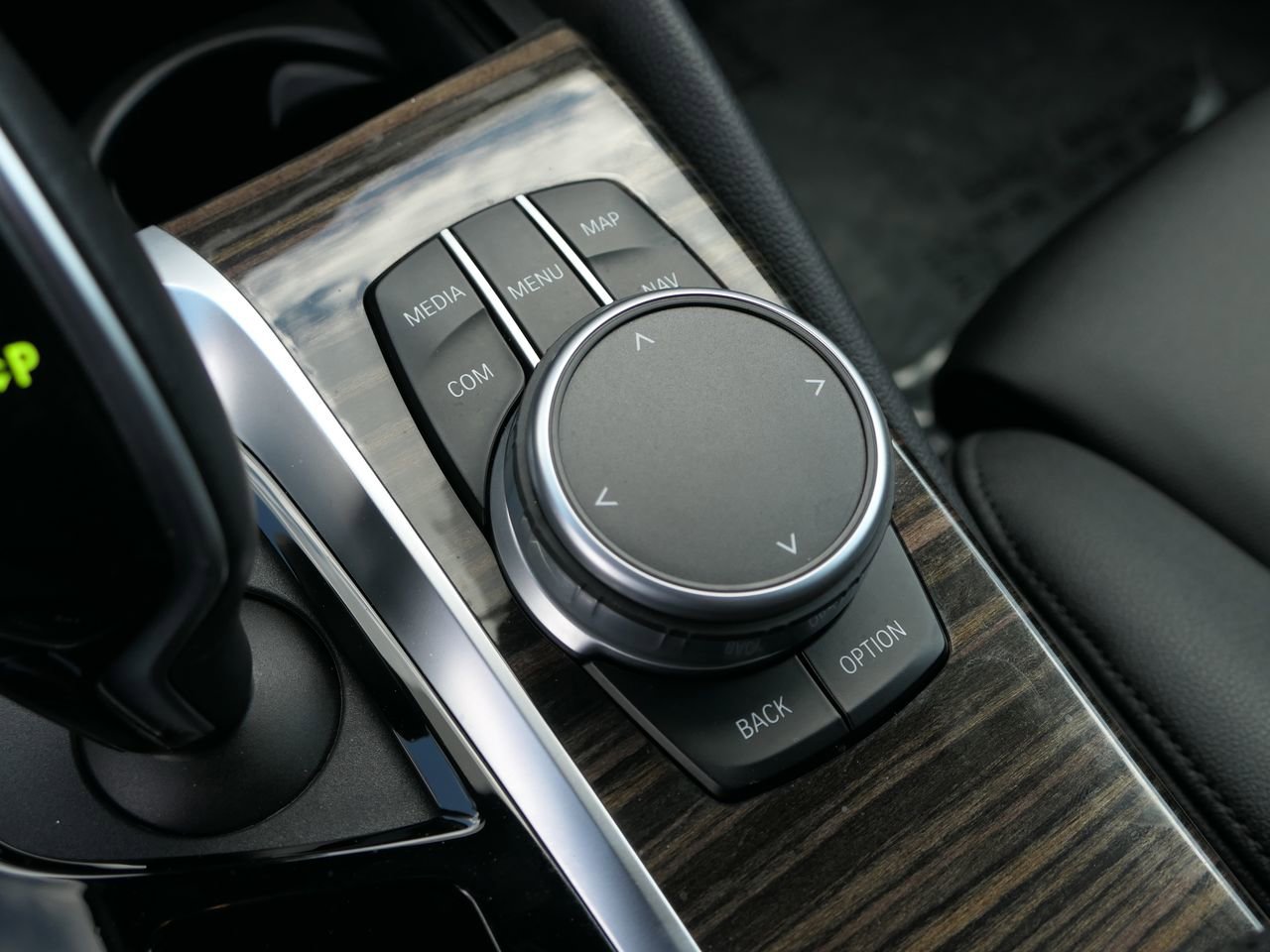 Used 2020 BMW 530e w/ Convenience Package image 24