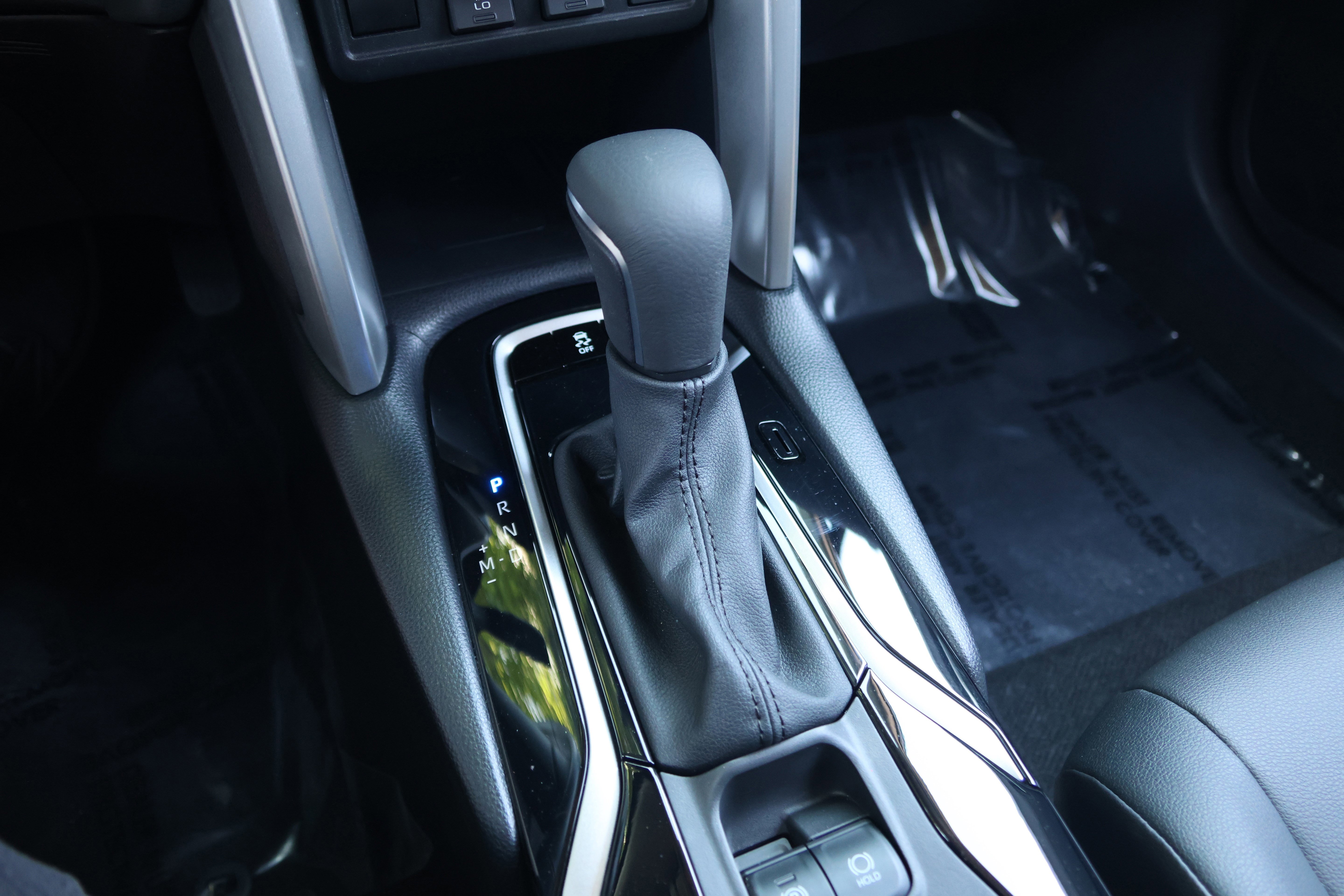 Used 2023 Toyota Corolla Cross XLE w/ Convenience Package AWD/4WD image 28