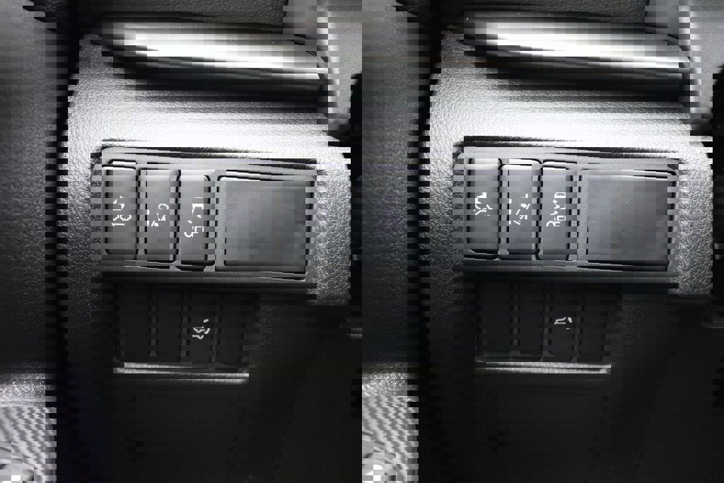 New 2025 Mitsubishi Eclipse Cross Black Edition image 11