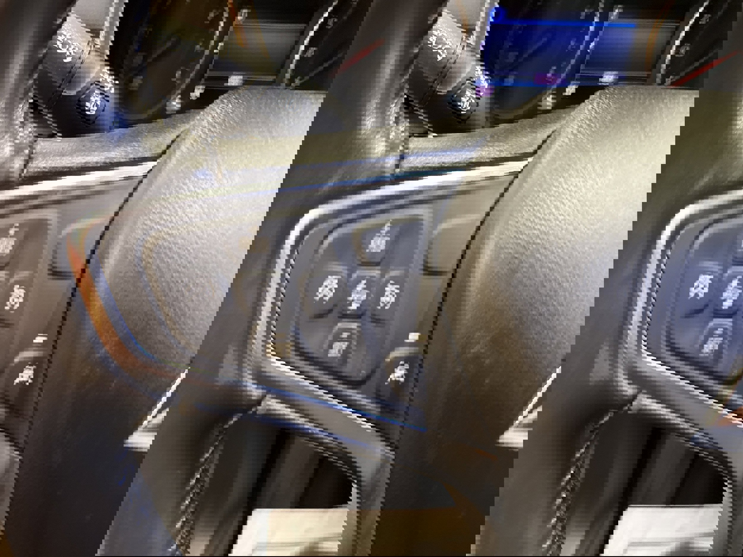 Used 2019 Chevrolet Equinox LT w/ Driver Convenience Package image 12