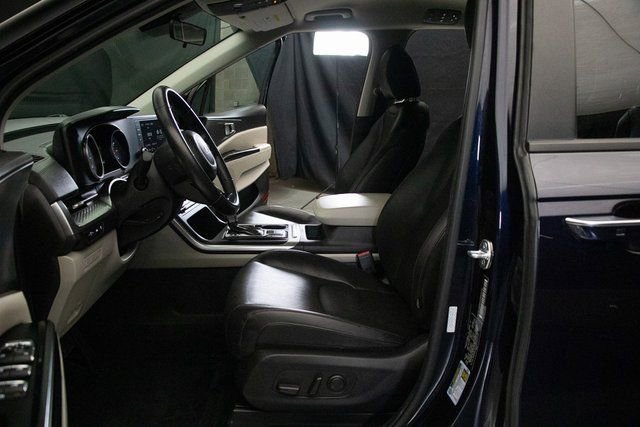 Used 2024 Kia Carnival LX image 25