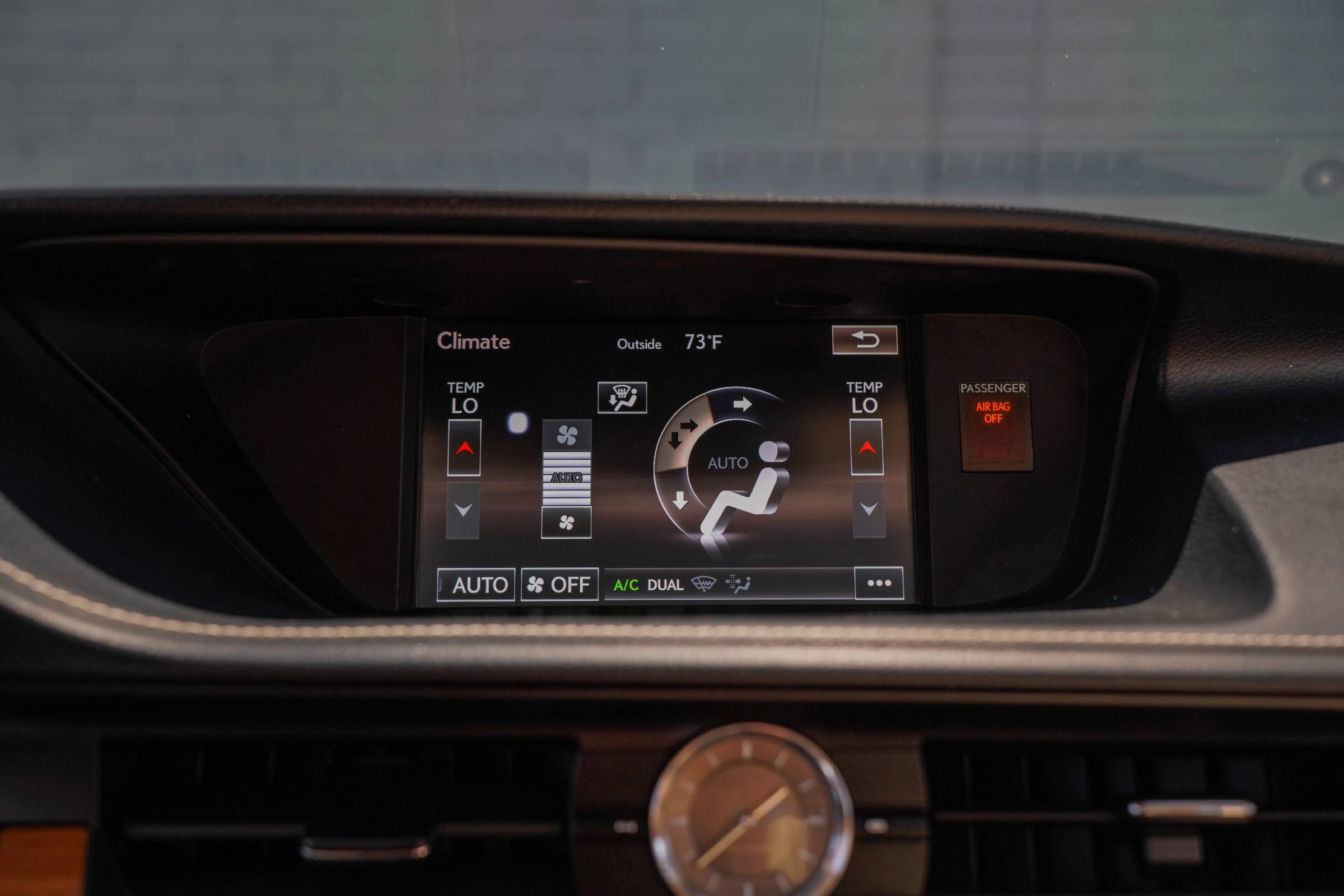 Used 2015 Lexus ES 300h w/ Navigation System Package FWD image 19