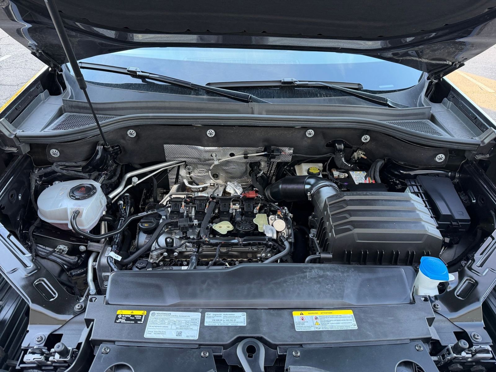 Used 2025 Volkswagen Atlas Cross Sport SE FWD image 33