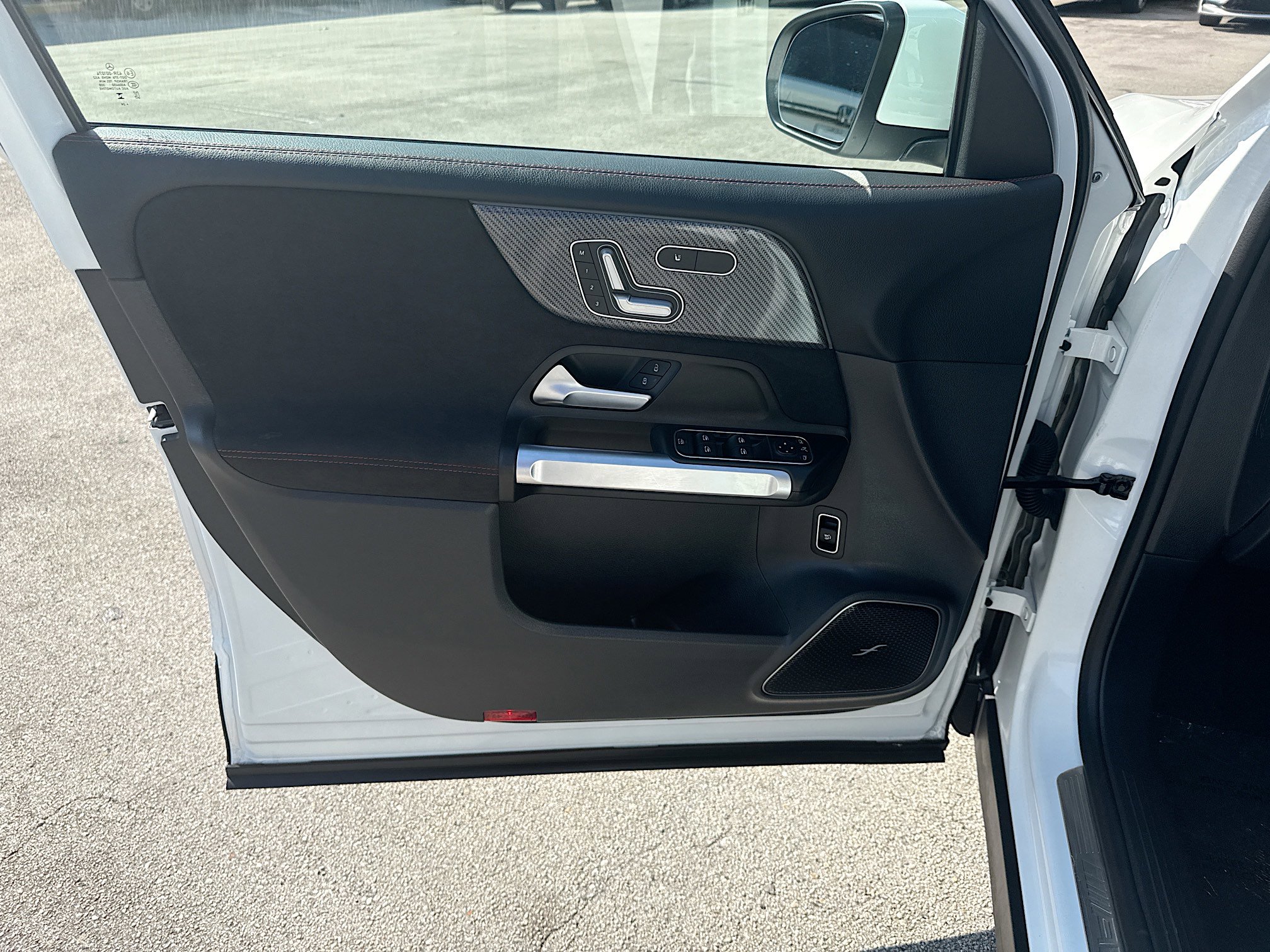 Used 2025 Mercedes-Benz GLB 35 AMG 4MATIC image 17