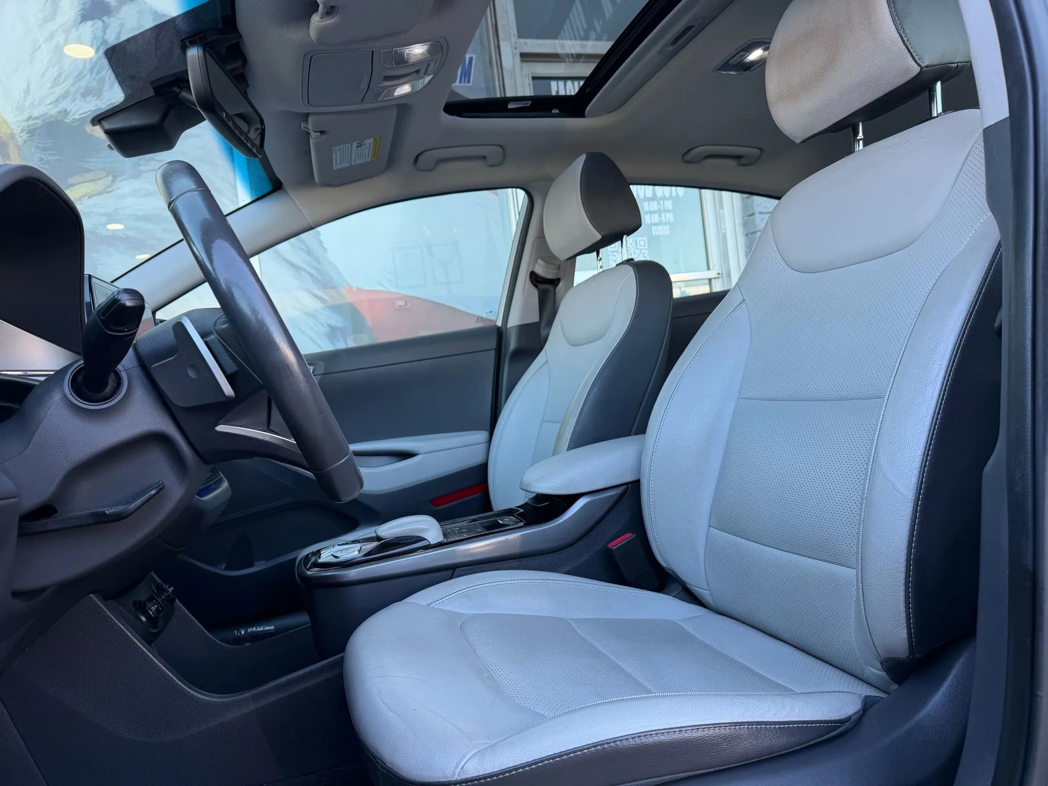 Used 2021 Hyundai Ioniq Limited image 10