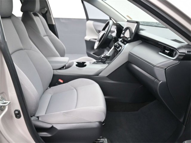 Used 2024 Toyota Venza LE image 16