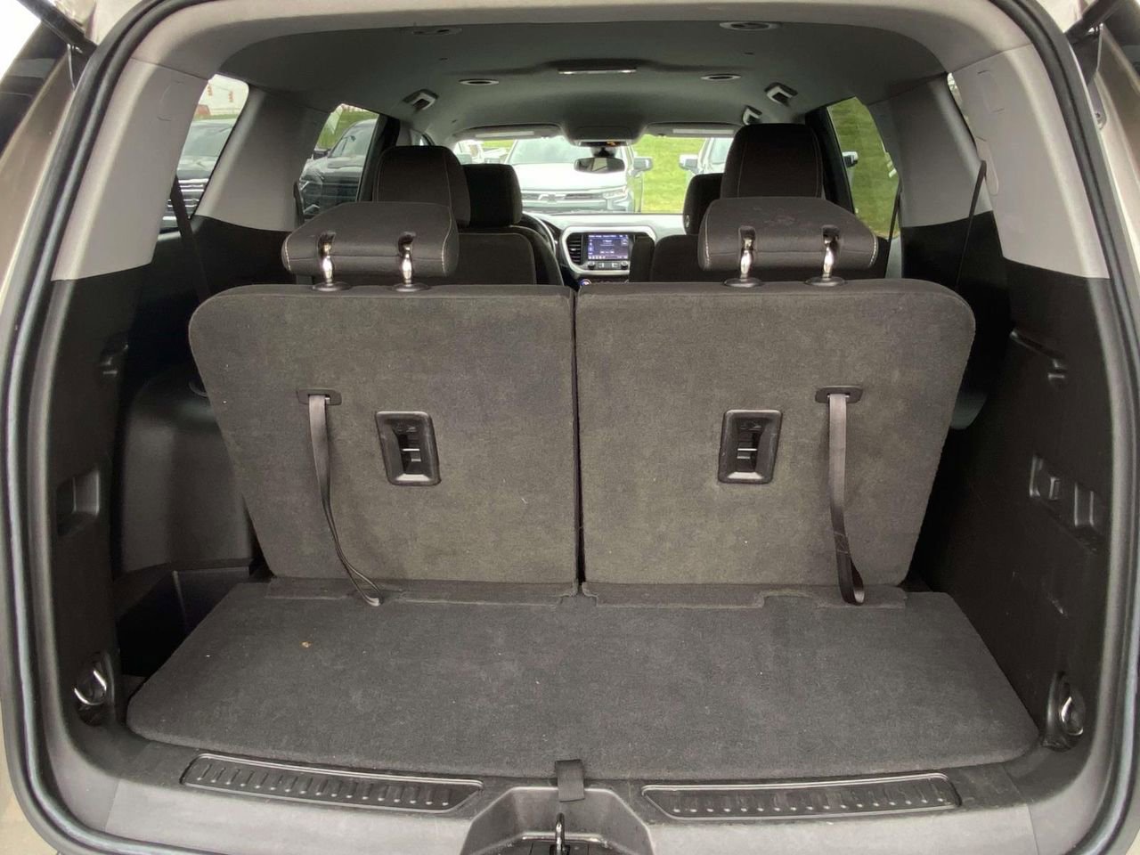 Used 2023 GMC Acadia SLE image 8