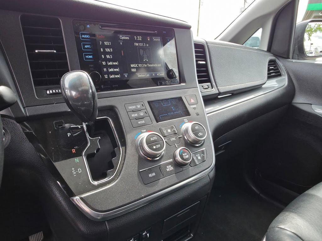 Used 2017 Toyota Sienna SE Premium image 24