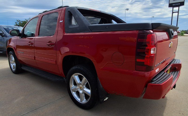 Used 2011 Chevrolet Avalanche LS w/ Convenience Package AWD/4WD image 6