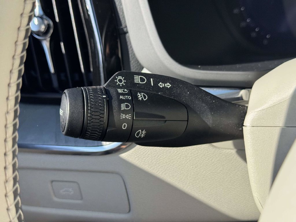 Certified 2025 Volvo XC60 B5 Ultra w/ Protection Package Premier AWD/4WD image 20