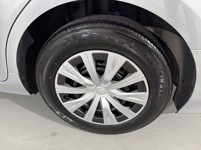 Used 2022 Toyota Camry LE image 7