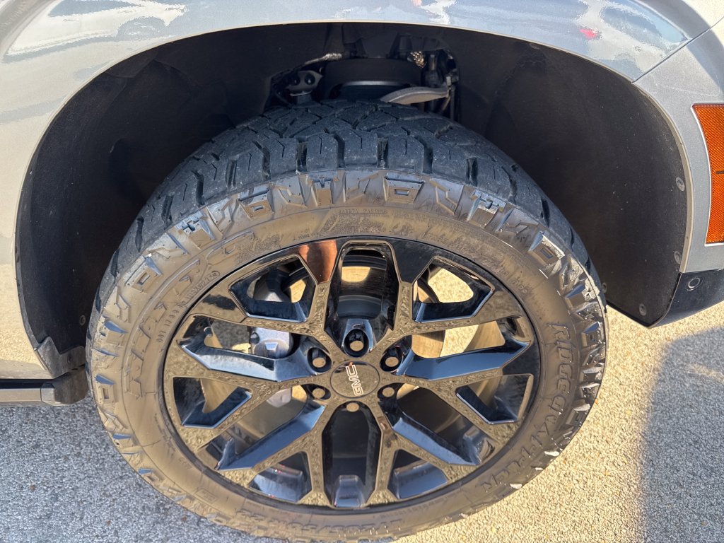Used 2026 GMC Yukon XL AT4 Ultimate w/ LPO, Floor Liner Package AWD/4WD image 12