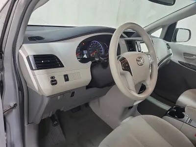 Used 2014 Toyota Sienna LE image 11