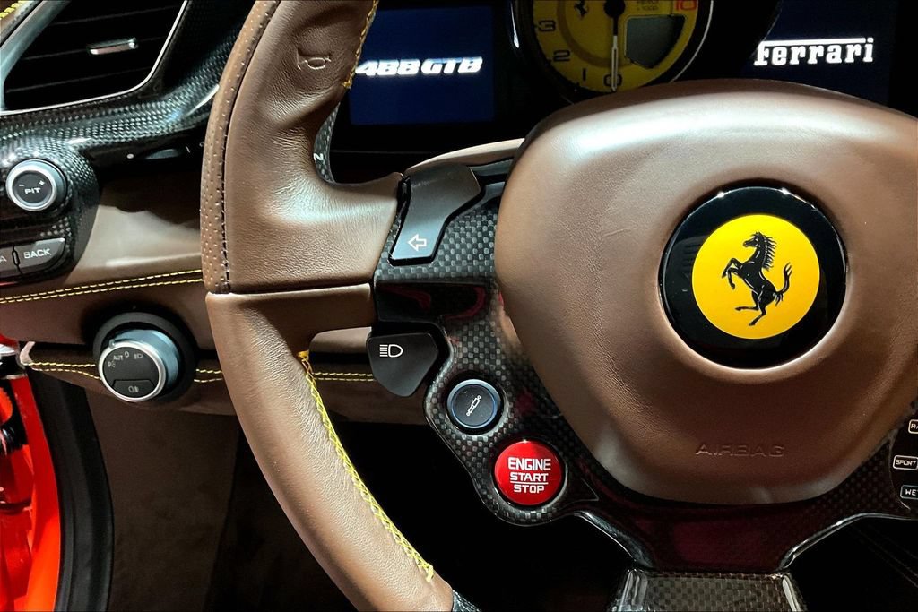 Used 2018 Ferrari 488 GTB RWD image 11