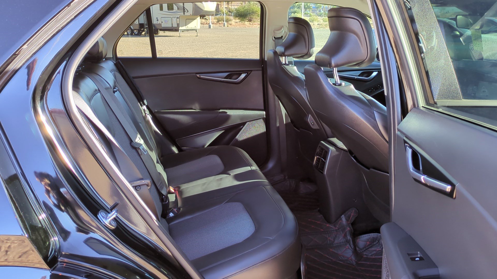 Used 2024 Kia Niro EX Touring image 29