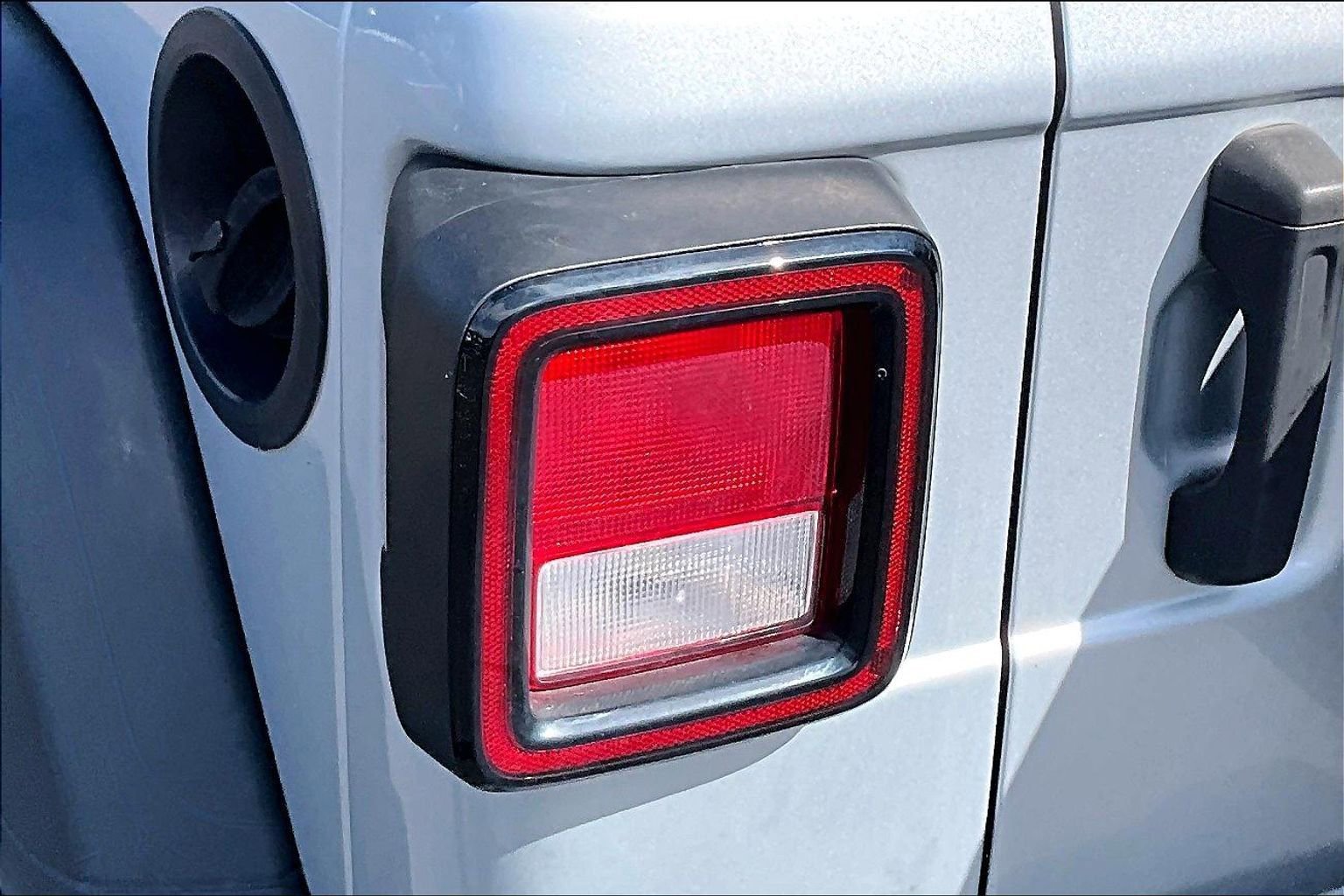 Used 2023 Jeep Wrangler Sport S image 23