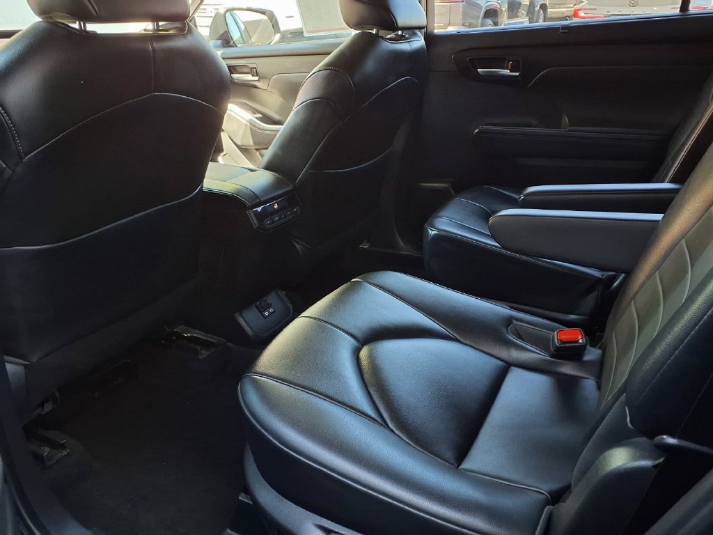 Certified 2023 Toyota Highlander XLE AWD/4WD image 23