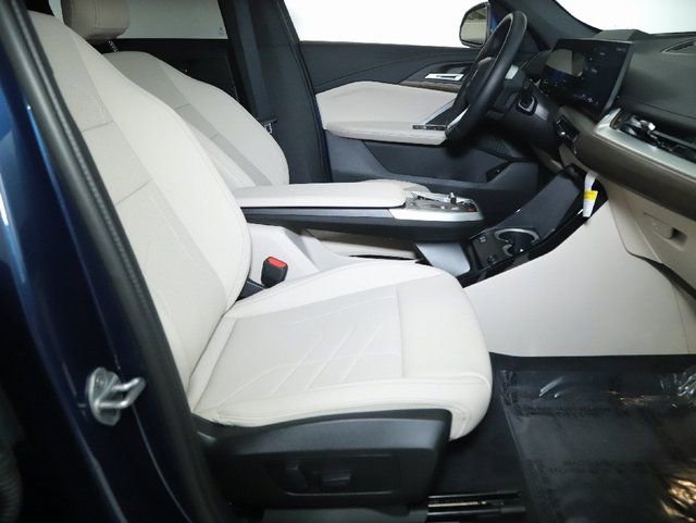 Used 2025 BMW X1 xDrive28i w/ Technology Package image 39