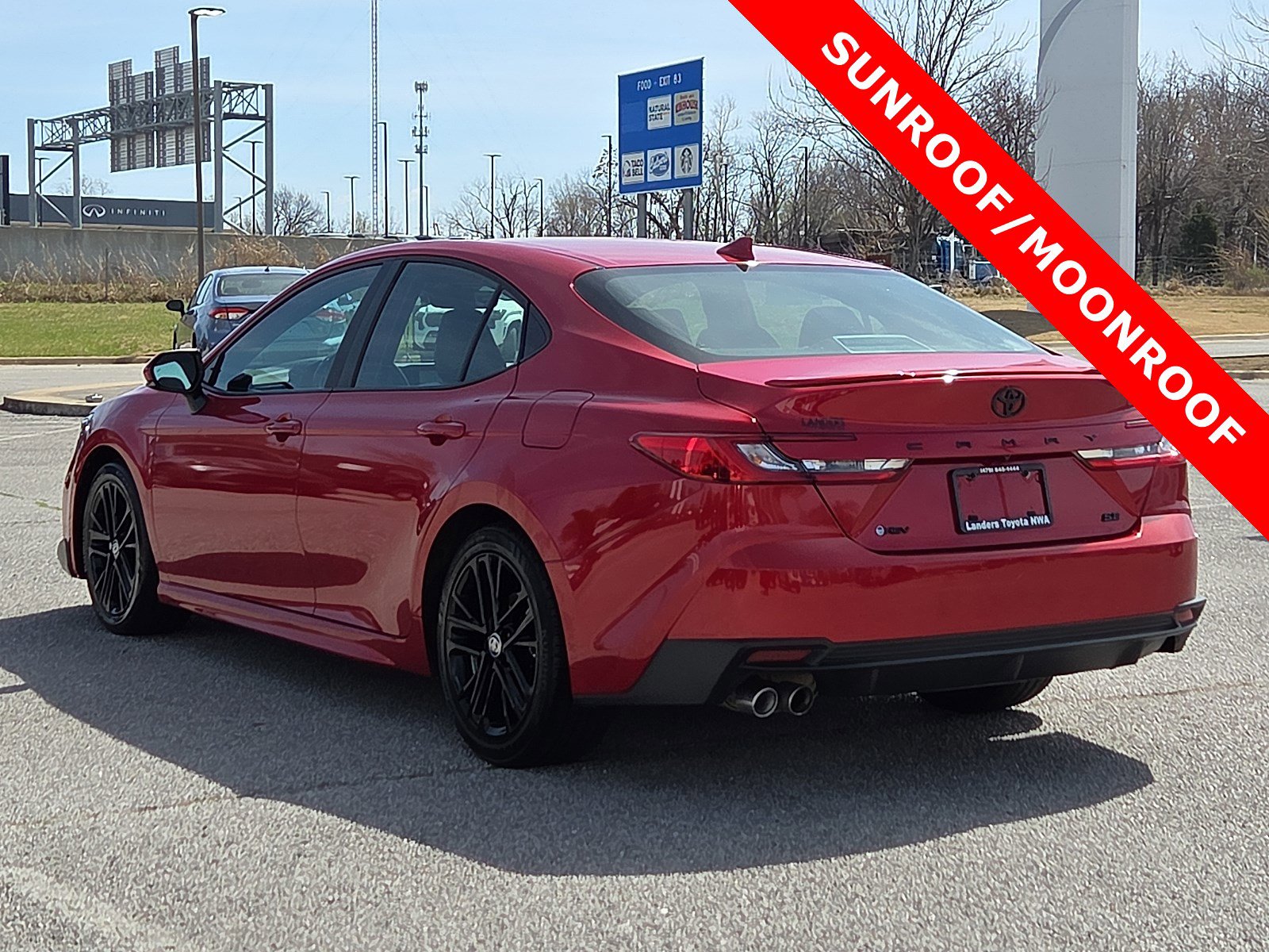 Used 2025 Toyota Camry SE w/ Convenience Package image 4