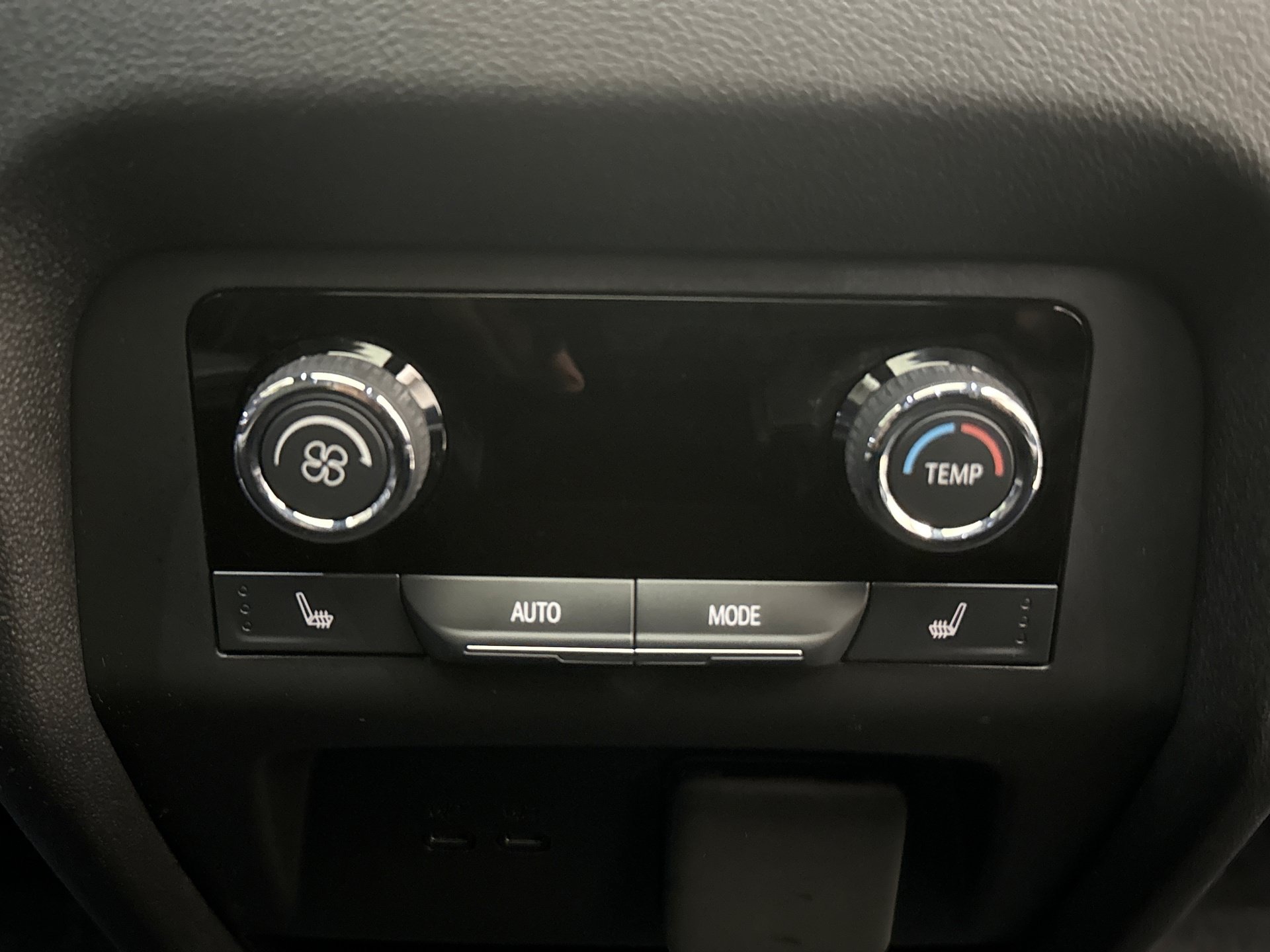 Used 2025 Chevrolet Traverse High Country w/ LPO, Floor Liner Package AWD/4WD image 22