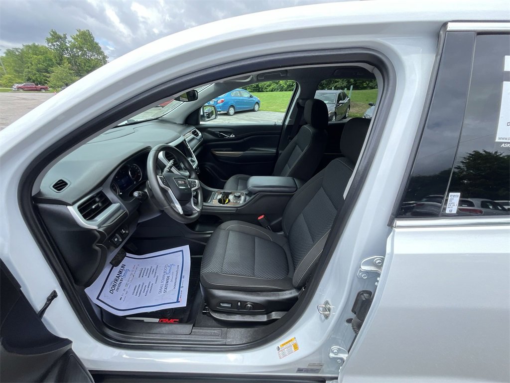 Used 2023 GMC Acadia SLE w/ Driver Convenience Package image 11