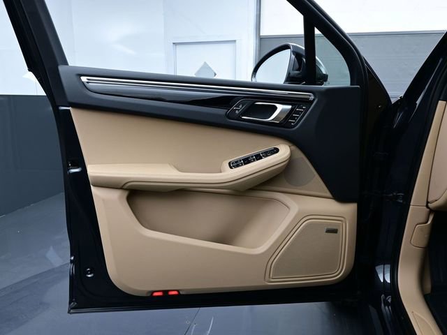 New 2026 Porsche Macan image 7