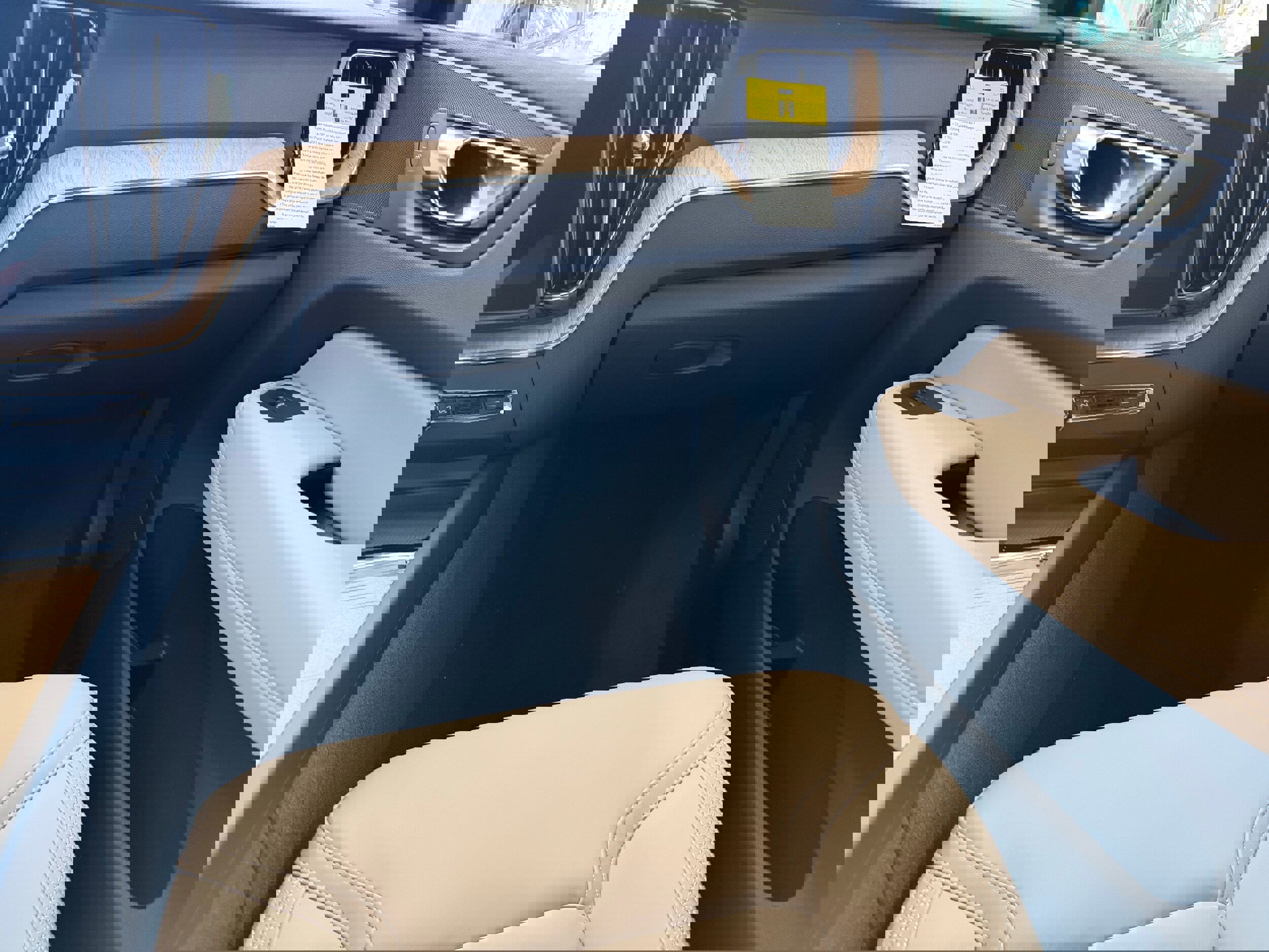 New 2026 Volvo XC60 B5 Plus w/ Protection Package Premier image 24