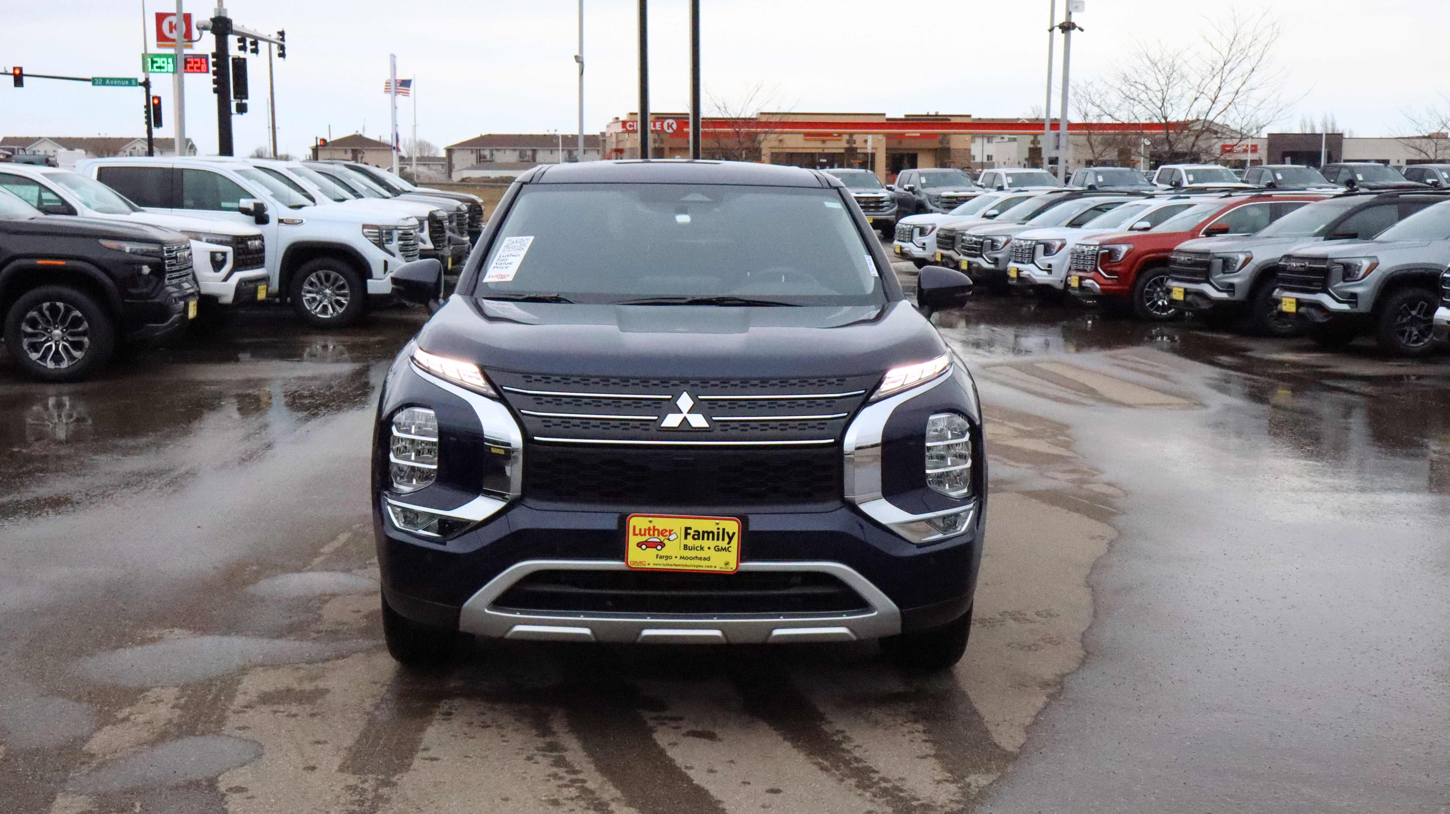 Used 2024 Mitsubishi Outlander SE video 2