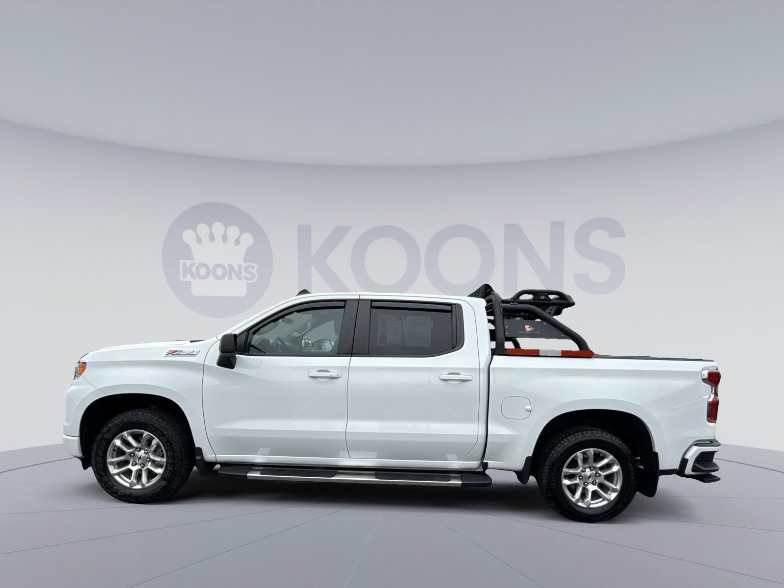 Used 2022 Chevrolet Silverado 1500 RST w/ Z71 Off-Road Package AWD/4WD image 2