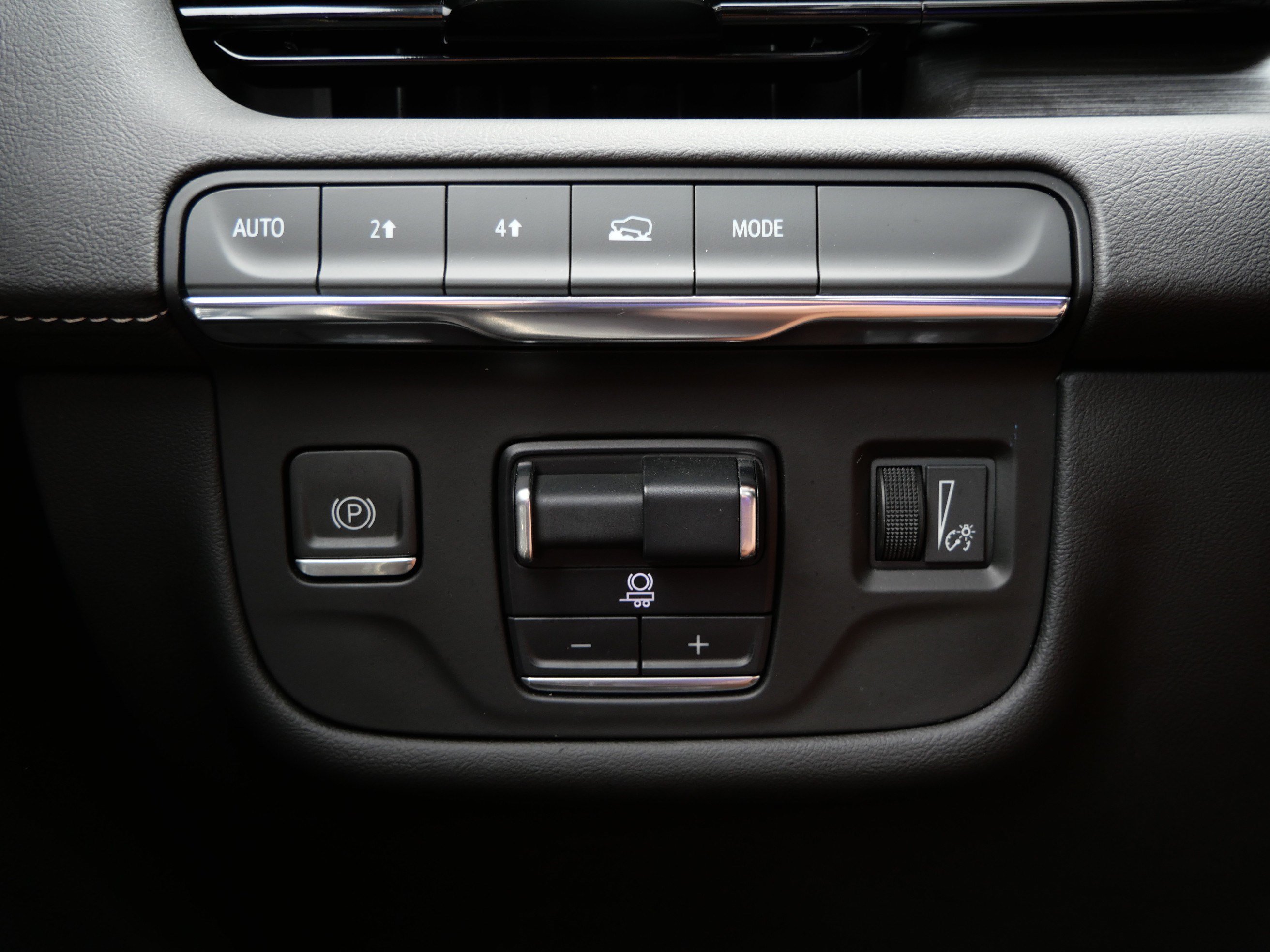 Certified 2023 Cadillac Escalade ESV Premium Luxury w/ Performance Package AWD/4WD image 25