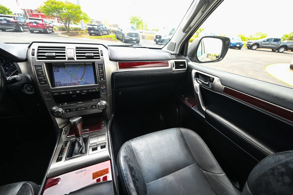 Used 2017 Lexus GX 460 Premium w/ Premium Package AWD/4WD image 33