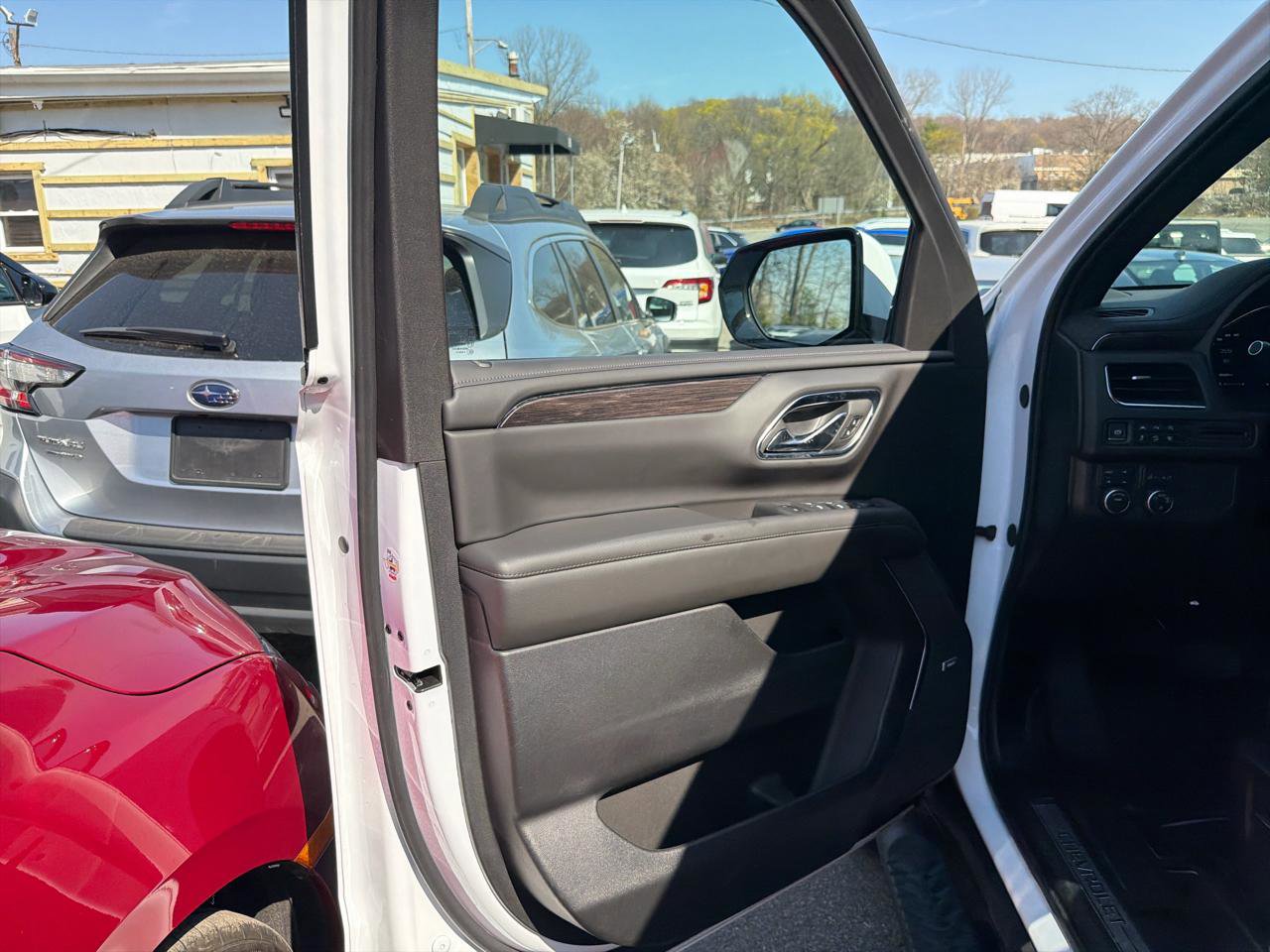 Used 2024 Chevrolet Tahoe Z71 w/ Luxury Package AWD/4WD image 14