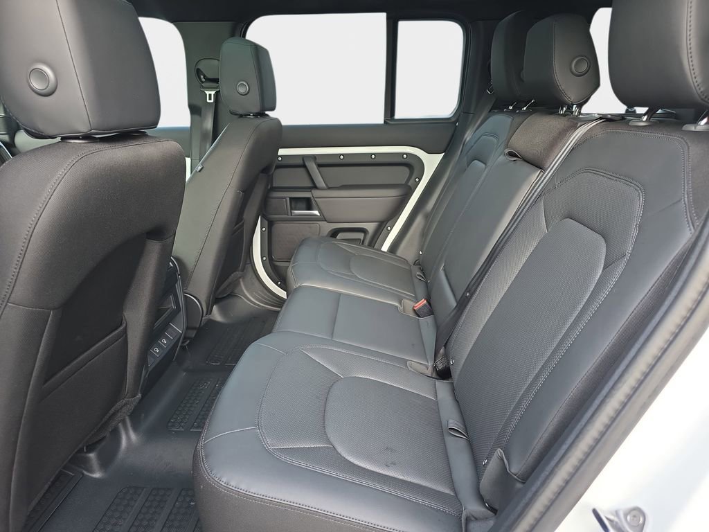 Used 2025 Land Rover Defender 110 S image 13